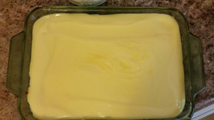 Spread pudding on top cream cheese layer